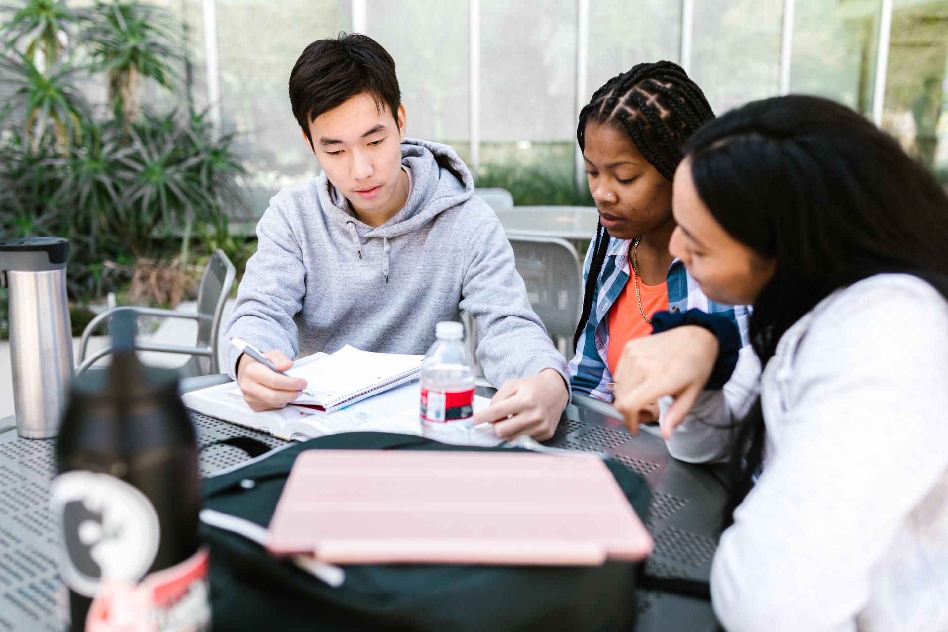 Equip Educators to Foster Digital Literacy in Students